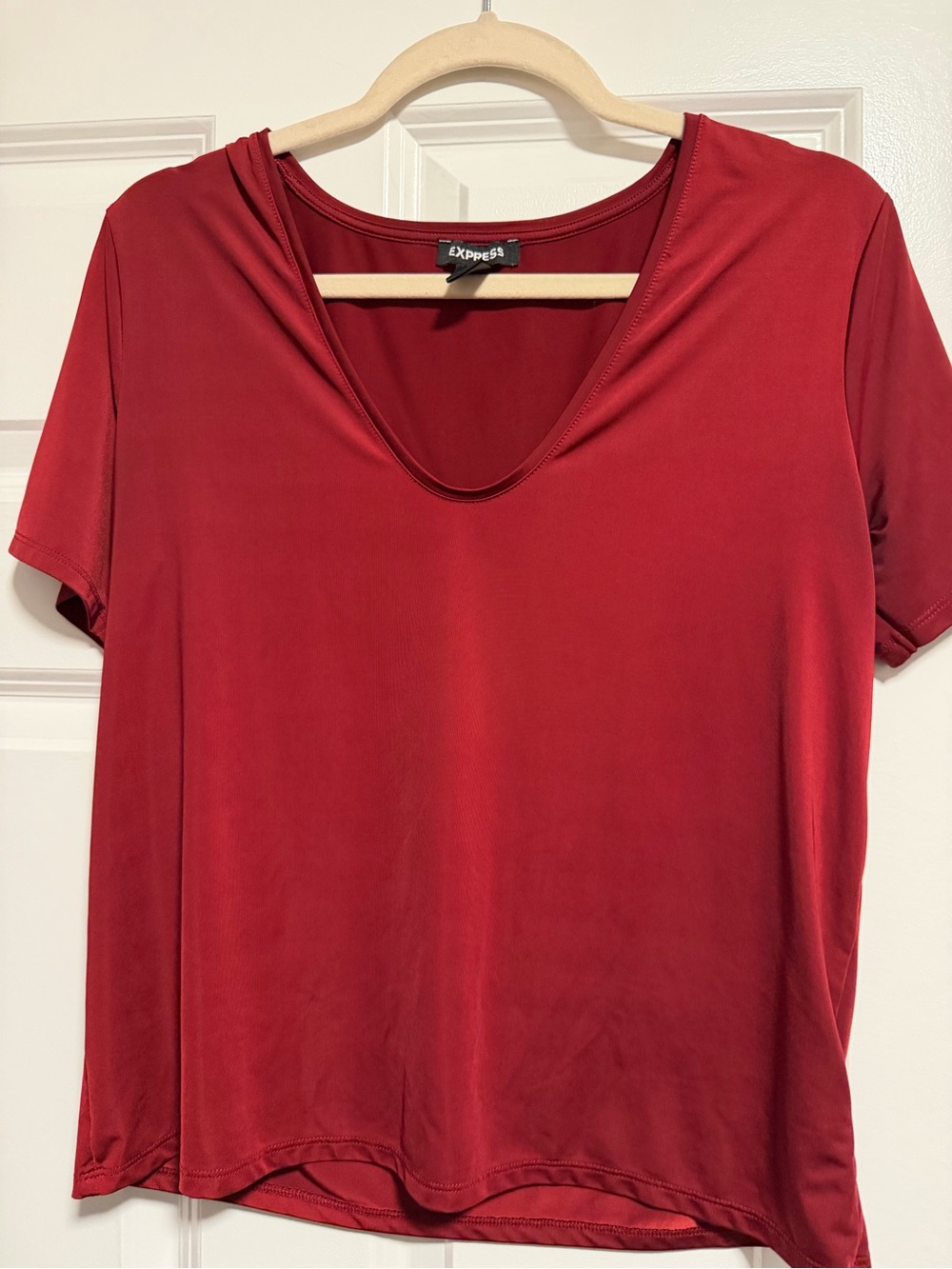 Express Women's Crimson V-Neck Short Sleeve Tee